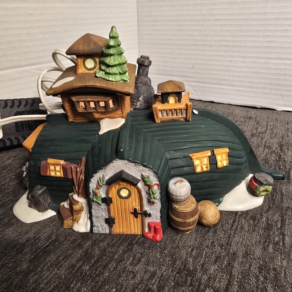 Department 56 Dickens Village "Peggotty's Seaside Cottage" model #55506